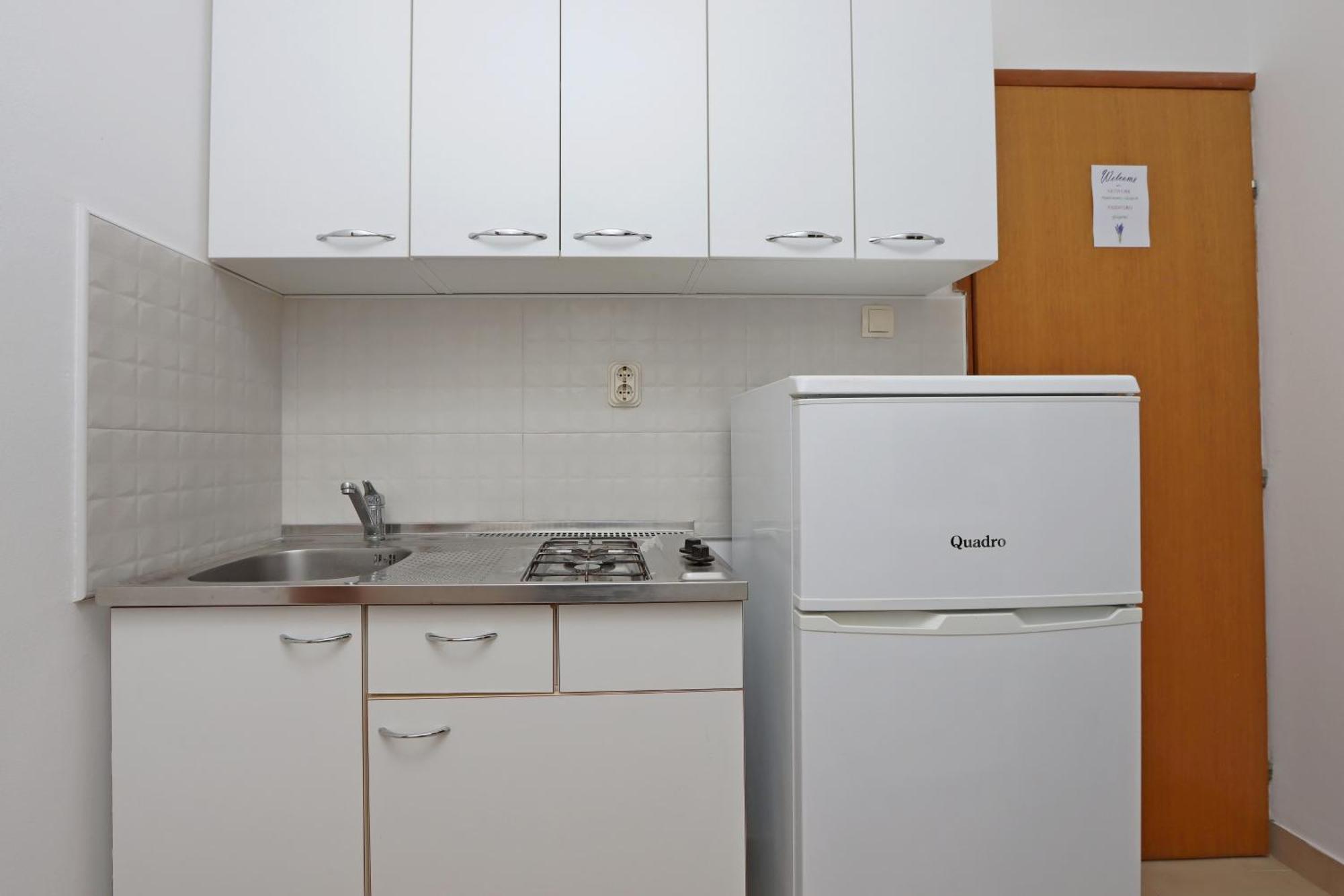 Apartments By The Sea Mandre, Pag - 3084 Kolan Room photo